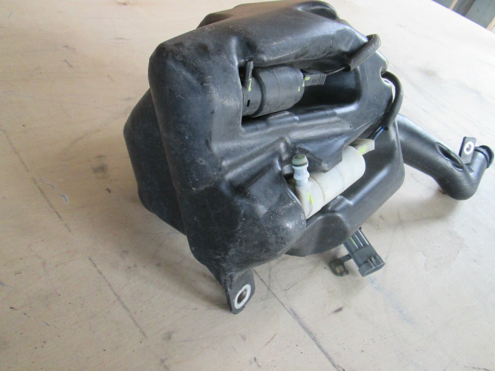 Maserati Quattroporte - Windshield Washer Fluid Reservoir # 980139432