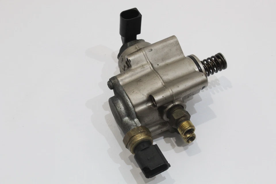 Audi RS4 8E B7 4.2 V8 NS Left High Pressure Fuel Rail Supply Pump FAULTY — 第 3/4 张图片