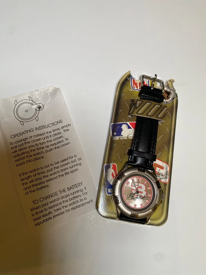 Reloj DALE WONHARDT #3 con manecillas que brillan en la oscuridad y correa de cuero en estuche de plástico Foto 2 de 4