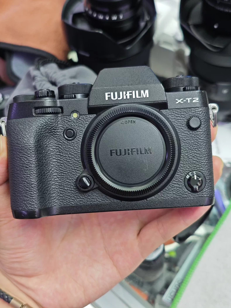 Fujifilm Fuji X-T2 XT2 Black 24.3MP Mirrorless Digital Camera Body