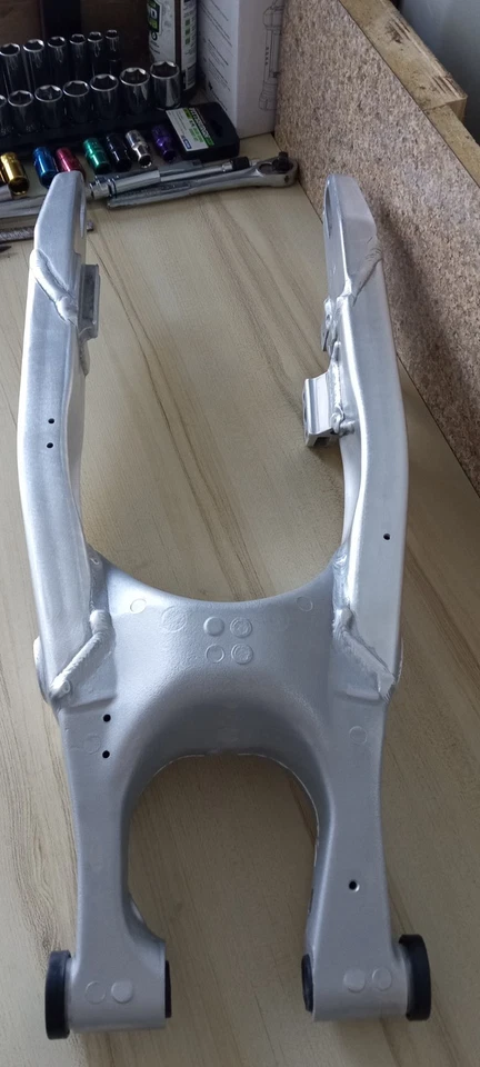 Yamaha YZ 125/250 1998 basculante reacondicionado con rodamientos y sellos nuevos Foto 4 de 4