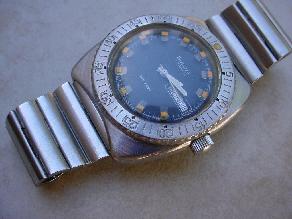 Huge 1970s Bulova 7472 Diver 666 FEET, 40 mm Case, Huge Perspex