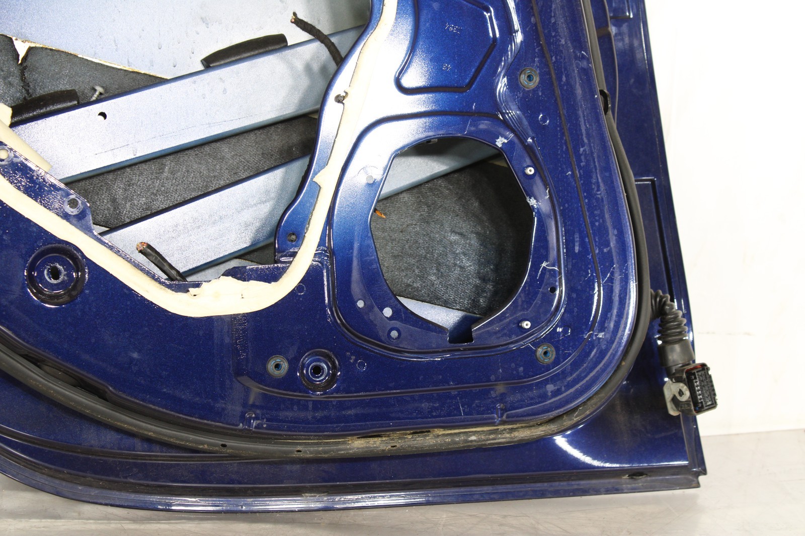 🚀 2014-2024 MASERATI GHIBLI REAR LEFT DRIVER DOOR BLUE OEM