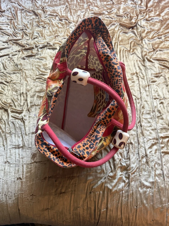 🌺 Bolso de Mano Playa Tropical Sun ’n Sand • Estampado Floral Leopardo • Audaz y Divertido 🌴 Foto 3 de 4