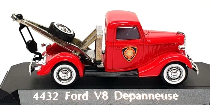 Solido 1/43 Scale Diecast 4432 - Ford V8 Depanneuse Fire Truck - Red - Image 3 of 4