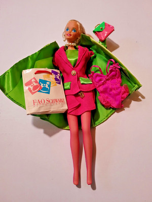 BARBIE...VINTAGE 1992  F.A.O SCHWARZ, MADISON AVENUE, BEAUTIFUL BARBIE