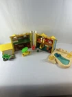 VTG 1969 Fisher-Price Little People Family Play House W/ 4 Figures & Accessories