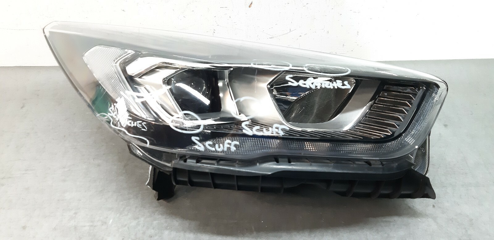 Ford Kuga Xenon Headlight Driver Side 2017-2019 90156408 Gv41 