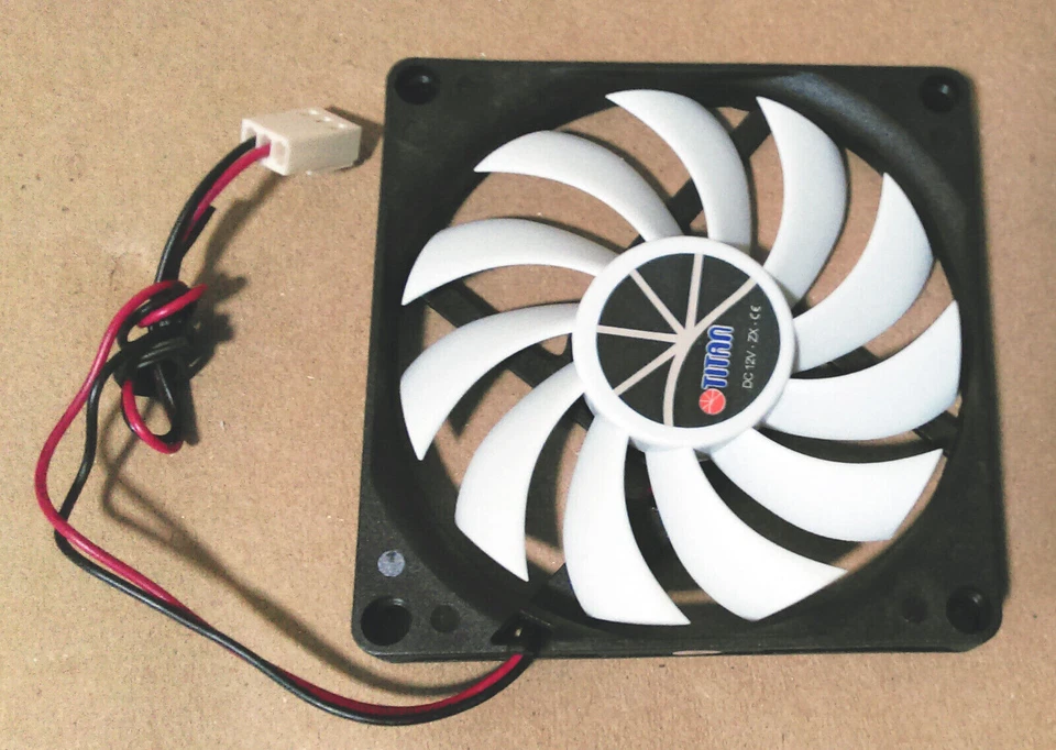 Titan Dual-Way (12V/5V) 80mm/8cm Portable Desktop USB DIY Cooling Fan Kit - Image 4 of 4