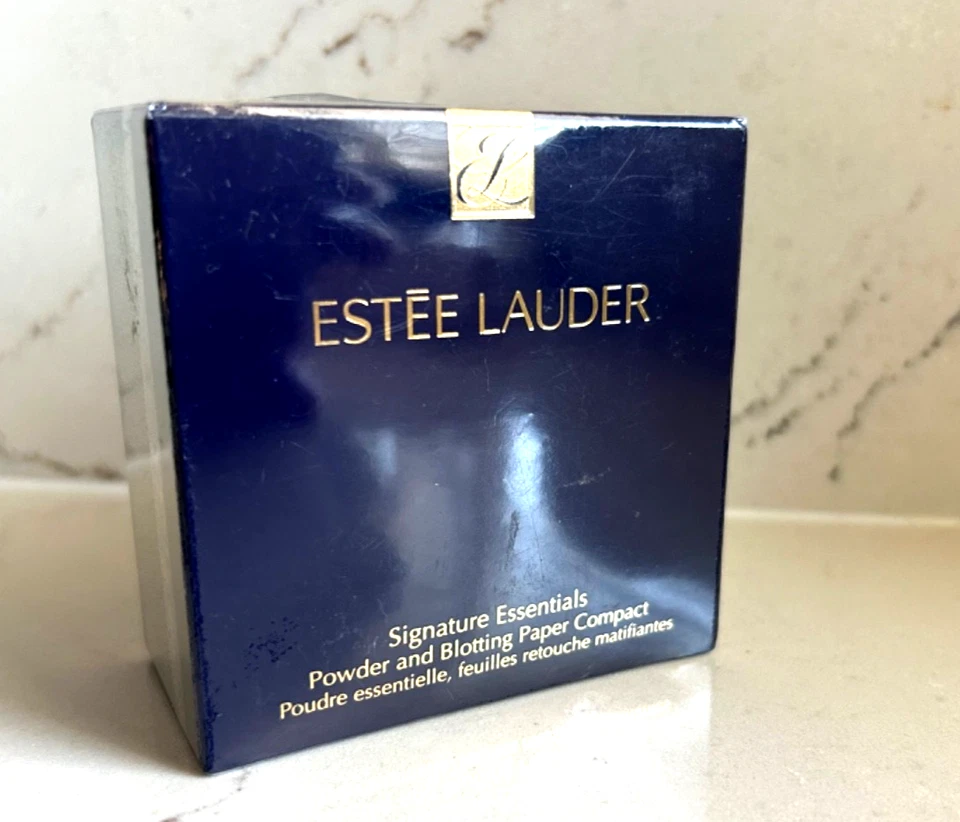 Estee Lauder NUEVO Signature Essentials Polvo Translúcido y Secado Compacto Foto 2 de 4