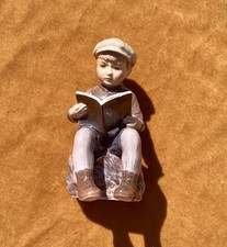 Vintage Dahl Jensen kleiner Junge liest Porzellan Figur Copenhagen #1096
