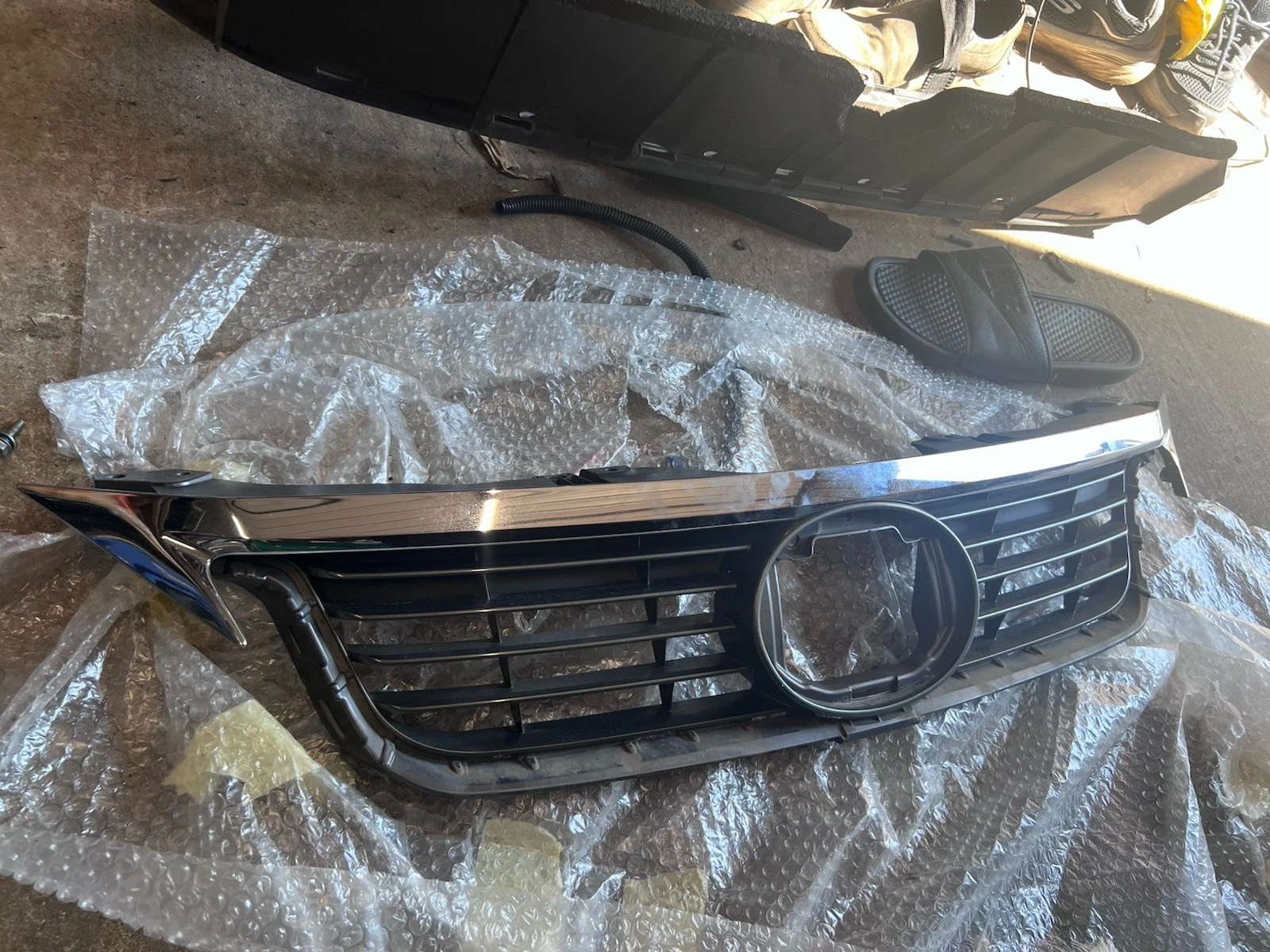Genuine Lexus CT200h 2011-2013 Front Upper Bumper Grille