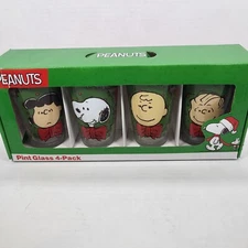 Set of 4 Peanuts ICUP Pint Christmas Glasses Lucy Snoopy Charlie Brown Linus