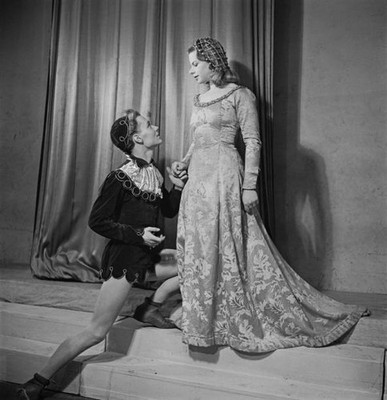 English actors Charles Hubbard Jill Bennett appear a Royal Academy- Old Photo