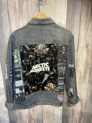 Maßgeschneiderte Unisex Arctic Monkeys Denim Stil Jacke 22 Zoll P2P/Medium/Large
