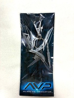AVP ALIEN VS PREDATOR Metal Keychain [Brand New, Unused]
