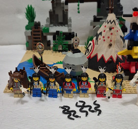 LEGO Western Indians: Boulder Cliff Canyon (6748) + Chief's Tepee (6746)  READ