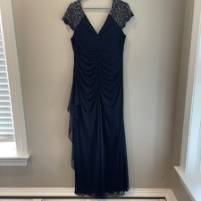 green emerald velvet dress Amazon.com: EBAKUS Black Jacquard Floral Satin Prom Dresses Vintage  Spaghetti Straps A-Line Evening Dress for Women Midi Tea Length Square Neck  Homecoming Dresses with Pockets Size 0 : Clothing, Shoes & Jewelry main image 0