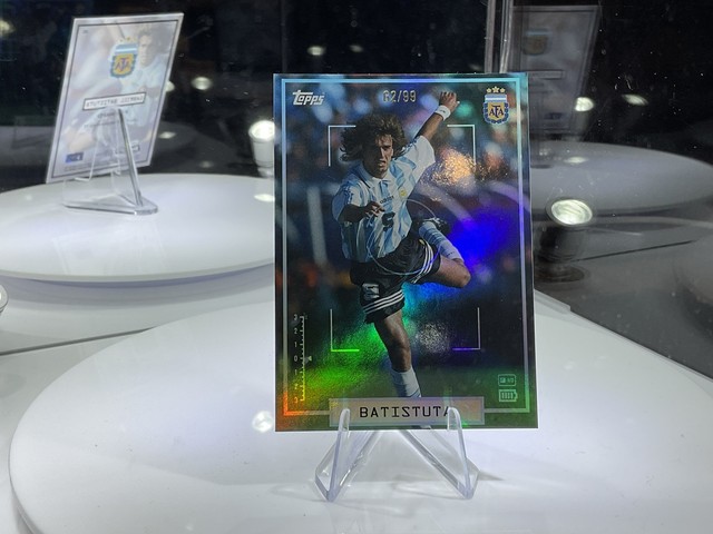 Gabriel Batistuta /99 - Topps Focus 2025 - Argentina - Refractor
