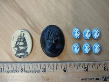  8 Vintage Medallions / Charms