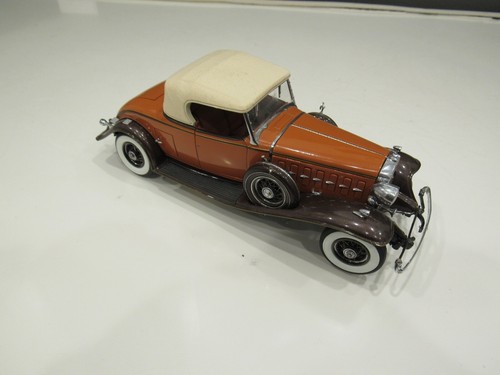Danbury Mint 1932 Cadillac V-16 Roadster 1/24 scale Limited Edition 4750 rare - Picture 2 of 6
