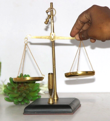 Brass Modern Weighing Balance Justice Law Scale With Pen Stand