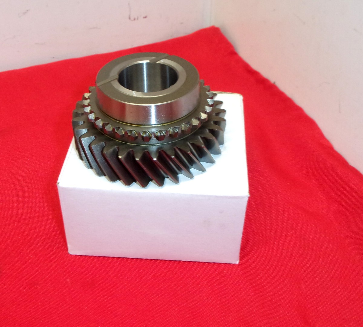 T5 GM OR FORD V8 NWC 3RD SPEED GEAR 30 TOOTH 2.95 1ST GEAR 1352
