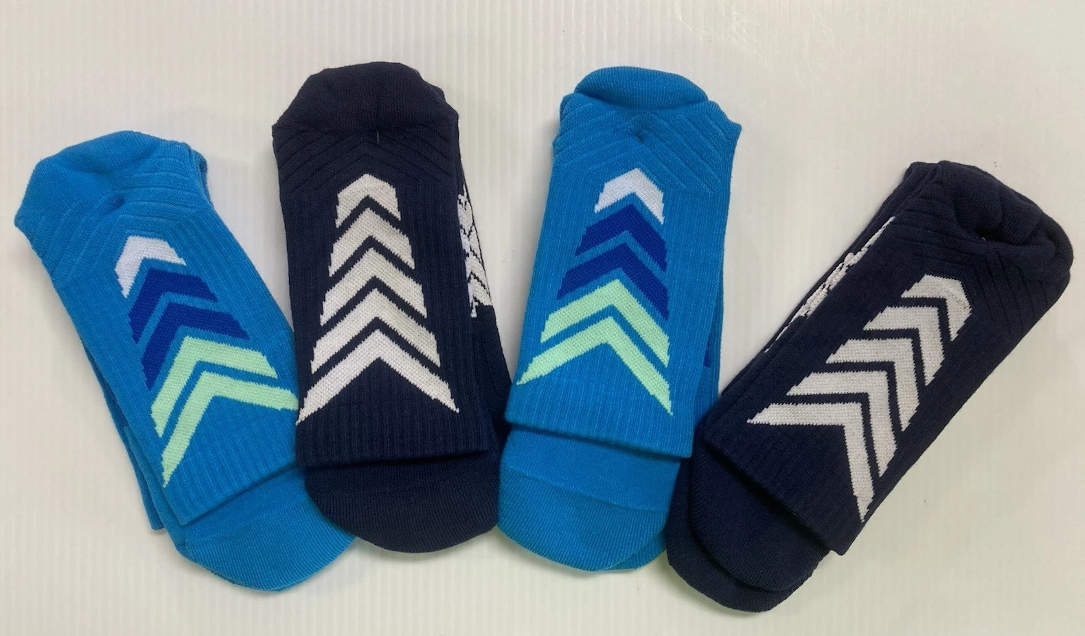 Under Armour UA Moisture Wicking Quarter Socks, Large(men's shoe 9-12), 4 pairs