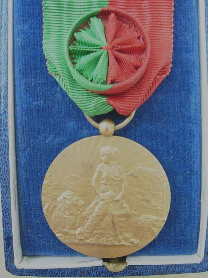 MEDAILLE EMPLOYES et OUVRIERS CHEMIN DE FER 1880 sncf plm - Photo 2/3