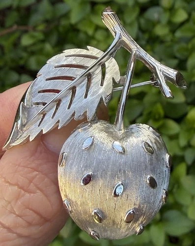 TRIFARI signed Silver tone strawberry fruit vintage brooch pin jewelry