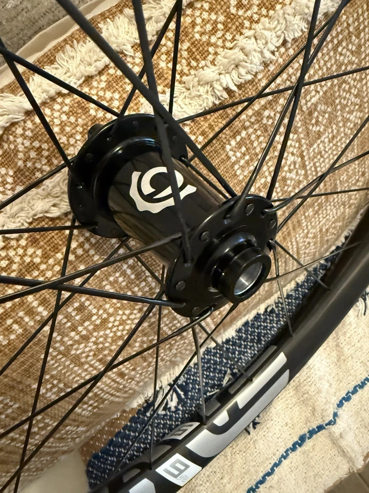 Rueda delantera ENVE M635 2024 27,5", I9 Hydra 28H Foto 2 de 4