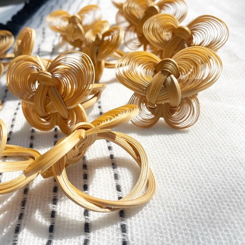 Set of 12 Vintage Ratan Butterfly Napkin Rings - Picture 3 of 5