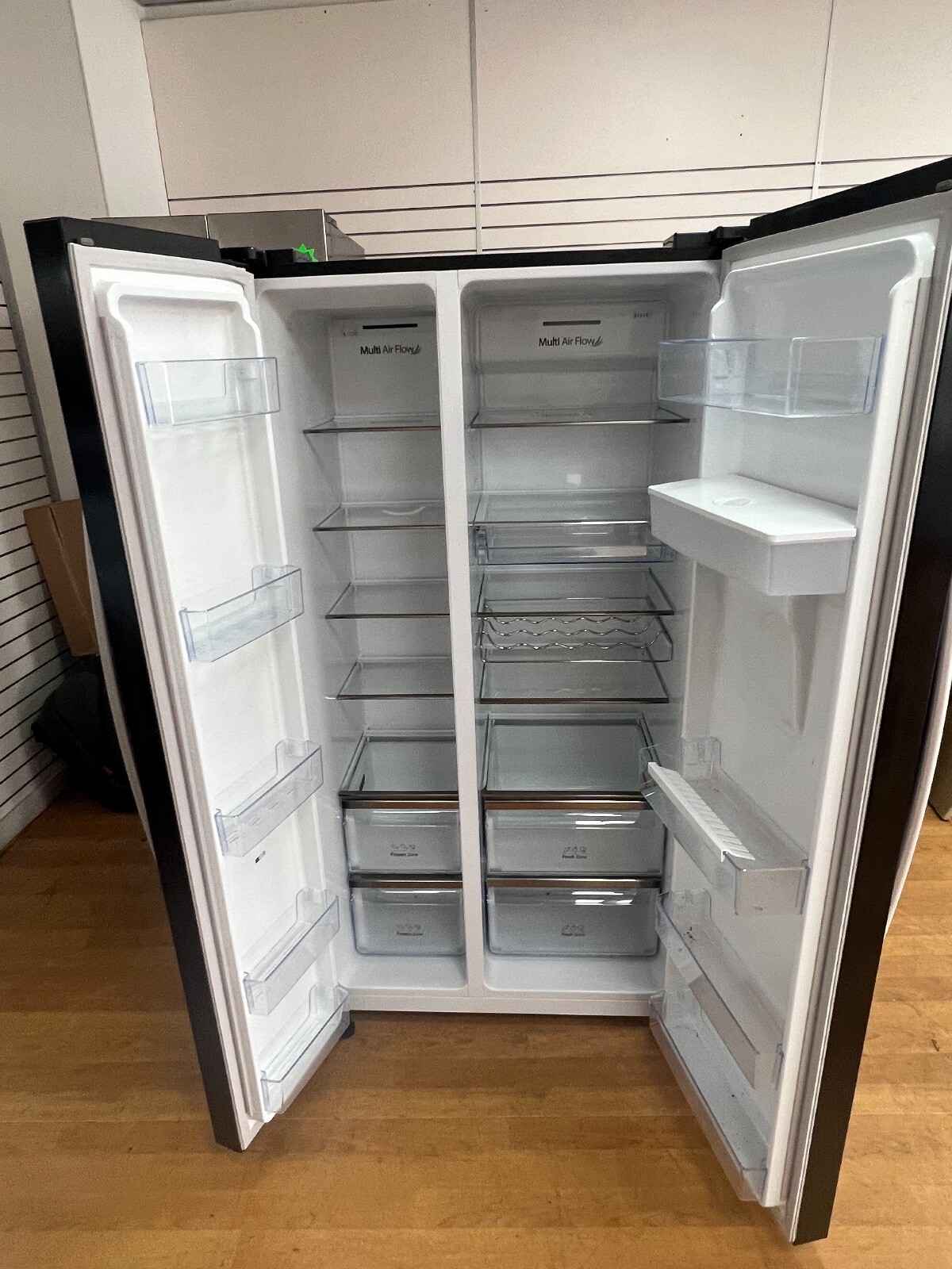 Hisense Non Plumbed American Style Refrigerator With Water In Black