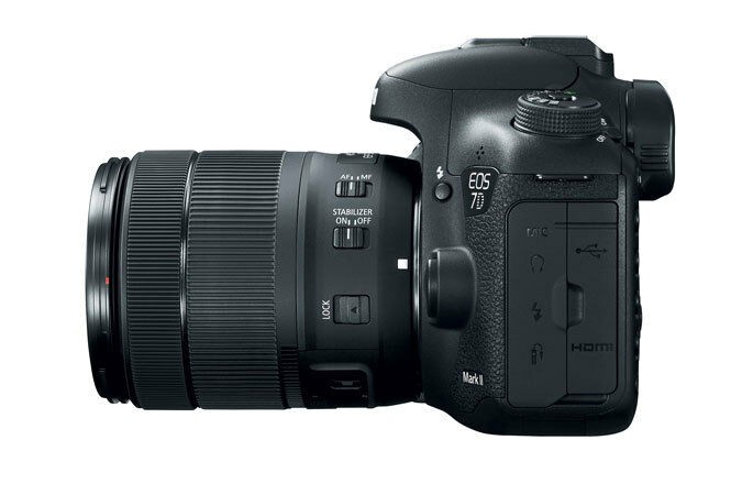 値下げ　EOS 7D Mark II EF-S 18-135mm IS USM Amazon.com : Canon EOS 7D Mark II DSLR Camera with 18-135mm f/3.5
