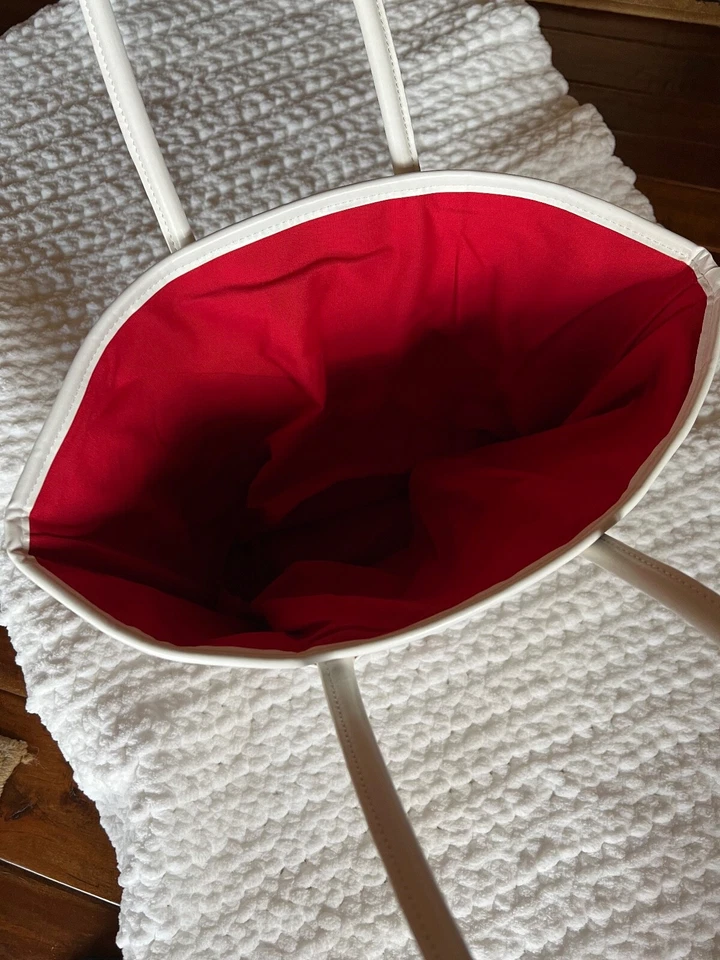 NYC Bond Reducido No. Bolso 9 Blanco con Lunares Rojos y Negros Interior Rojo Foto 4 de 4