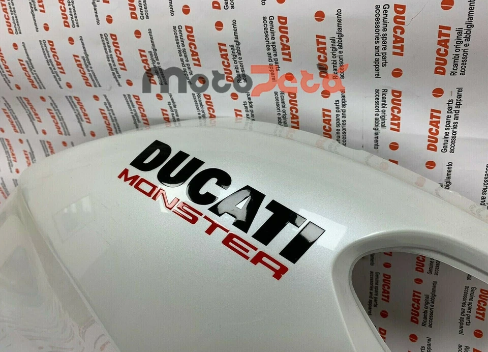 Set di 2 Adesivi per Serbatoio Ducati Monster 696 796 1100 - Immagine 3 di 4