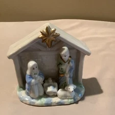 One Piece Porcelain Navitvity Scene - Manger Scene - Holy Creche - Christmas 