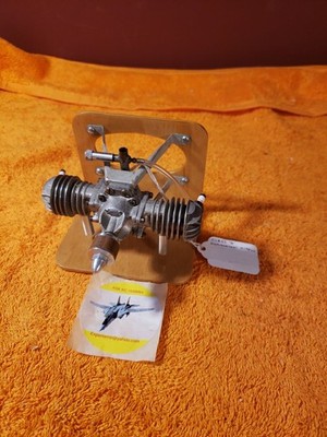 Original ELF ''Twin'' Model 20 - 2 Cylinder Flat - 1955 Series 46 Motor -  KIK25