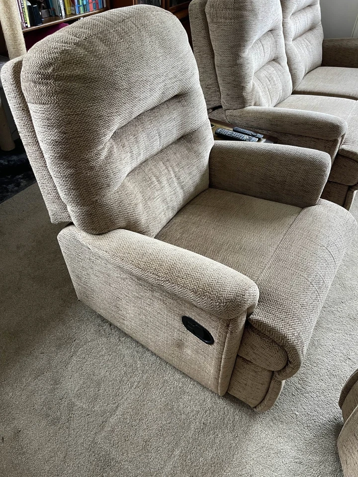 3-Piece Recliner Sofa Set, 1x Double Recliner, 1x Single Recliner, 1x Armchair - Image 4 of 4