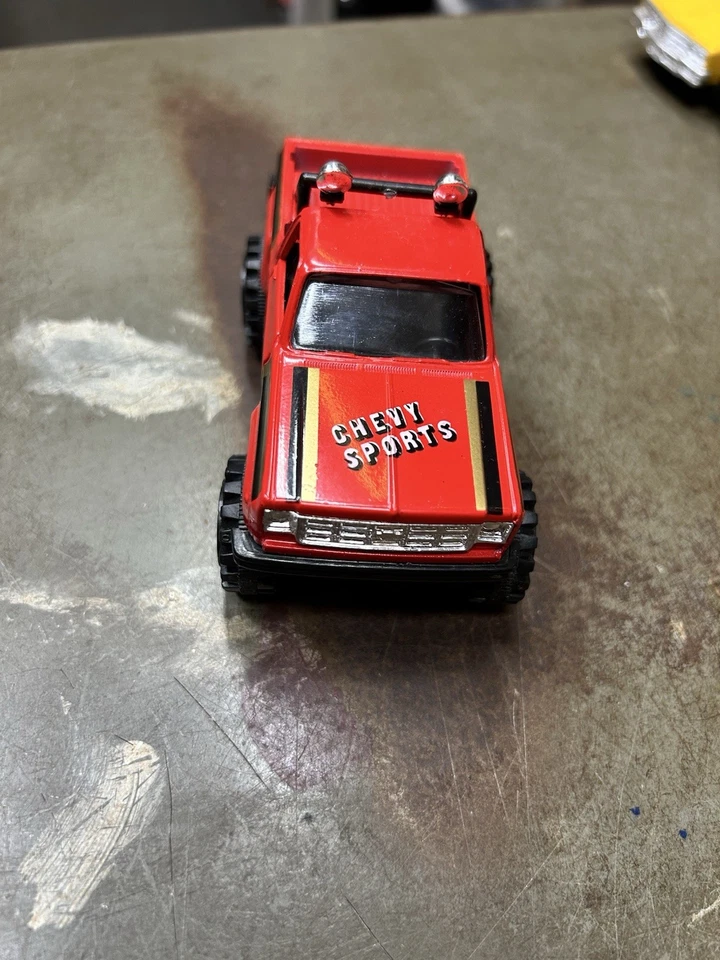 雅明 8317 号雪佛兰雪佛兰运动模型汽车压铸红色皮卡完好电视 — 第 2/4 张图片
