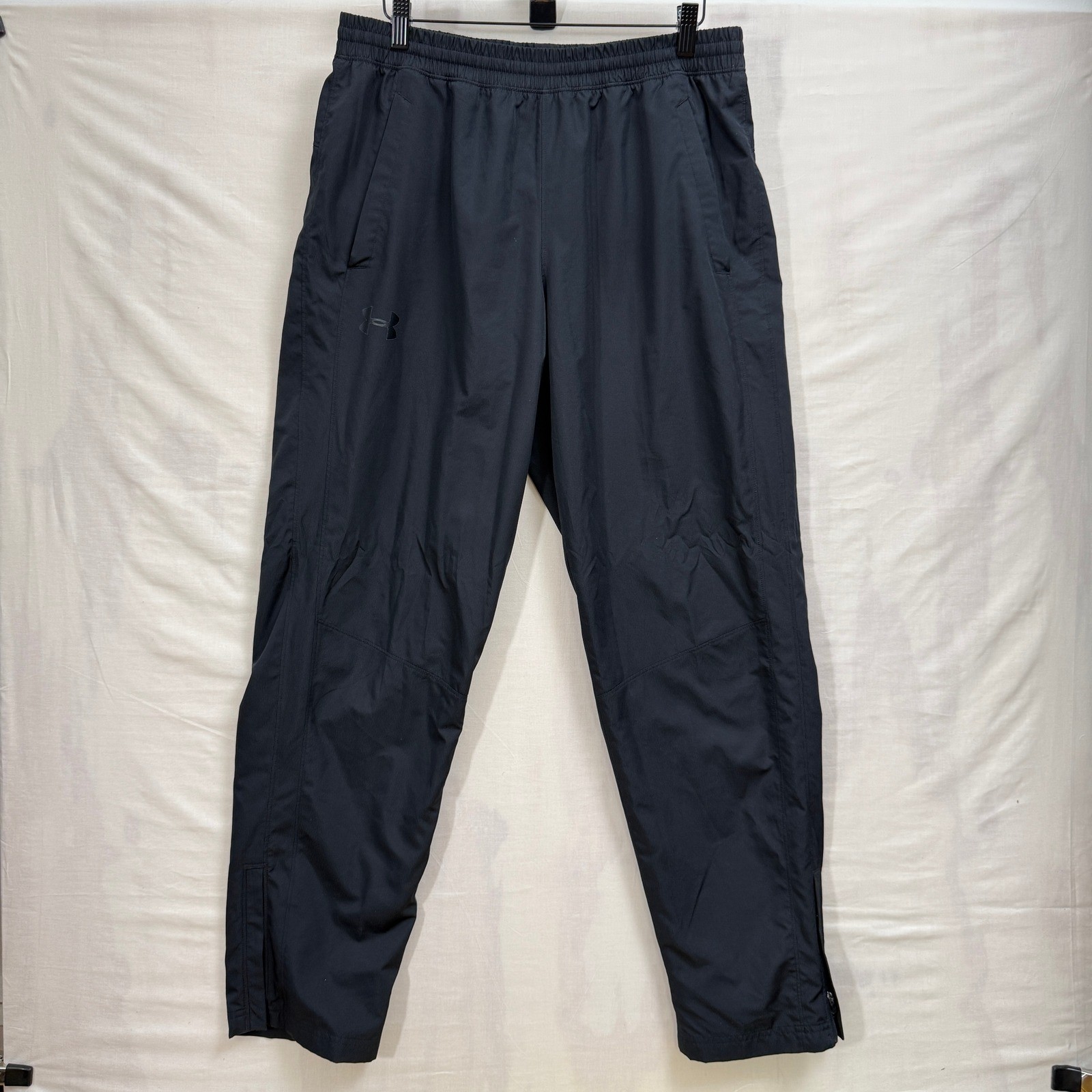 Under Armour HeatGear Mens Large Black Loose Fit Mesh Lined Track Pants