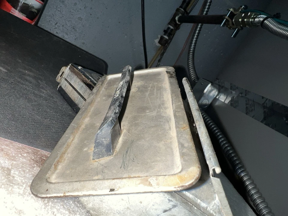 Cenicero Chevrolet 1964 1966 camioneta pickup C10 C20 C30 K10 K20 Chevy 1965 Foto 2 de 4