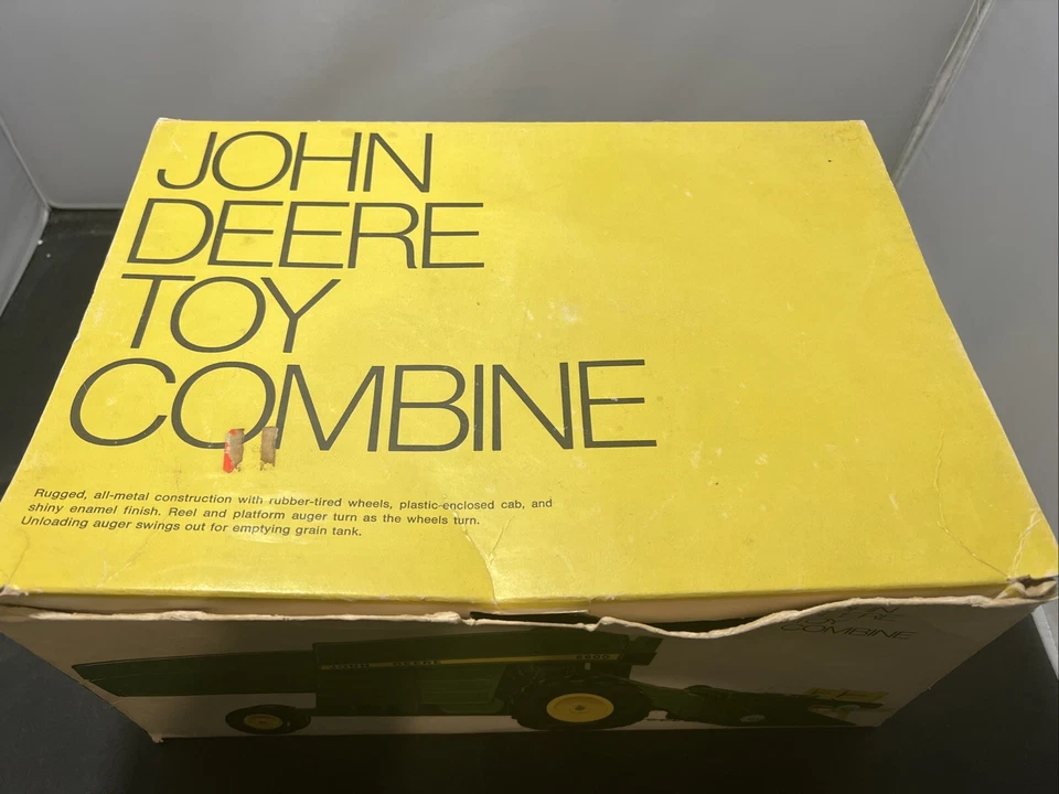 Ertl John Deere 6600 Combine 1/24 in Ice Cream Box. - Image 2 of 4