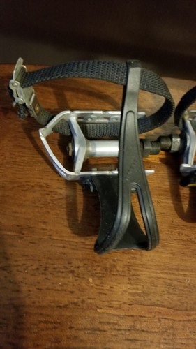 VINTAGE MKS AR2 PLATFORM PEDALS. WITH CATEYES TOE CLIPS - Picture 7 of 14