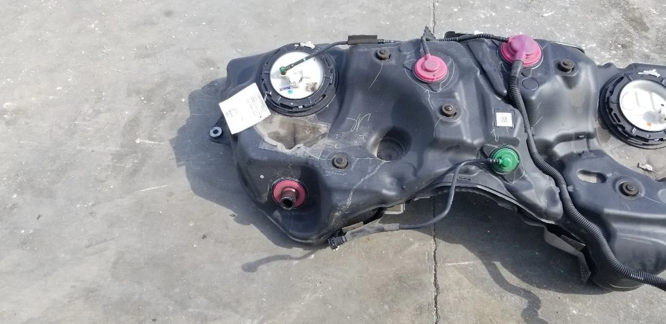 15 LEXUS RC F SPORT FUEL TANK Foto 4 de 4