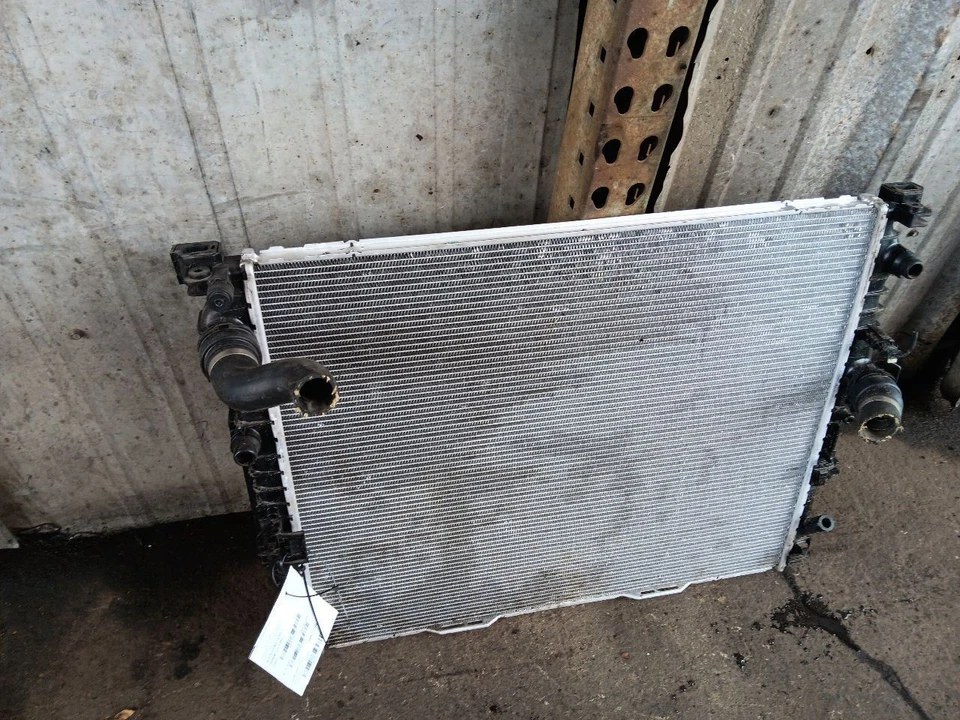 Radiador trasero principal 17119425861 OEM BMW 740i 750 760 G11 G12 2020-22 Foto 3 de 4