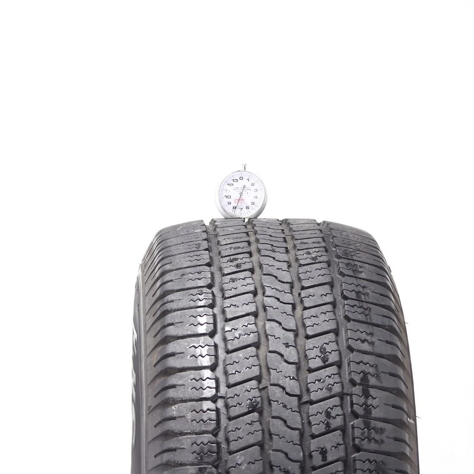 Goodyear Wrangler SR-A 110S 265/65R17 usado - 7,5/32 Foto 3 de 4