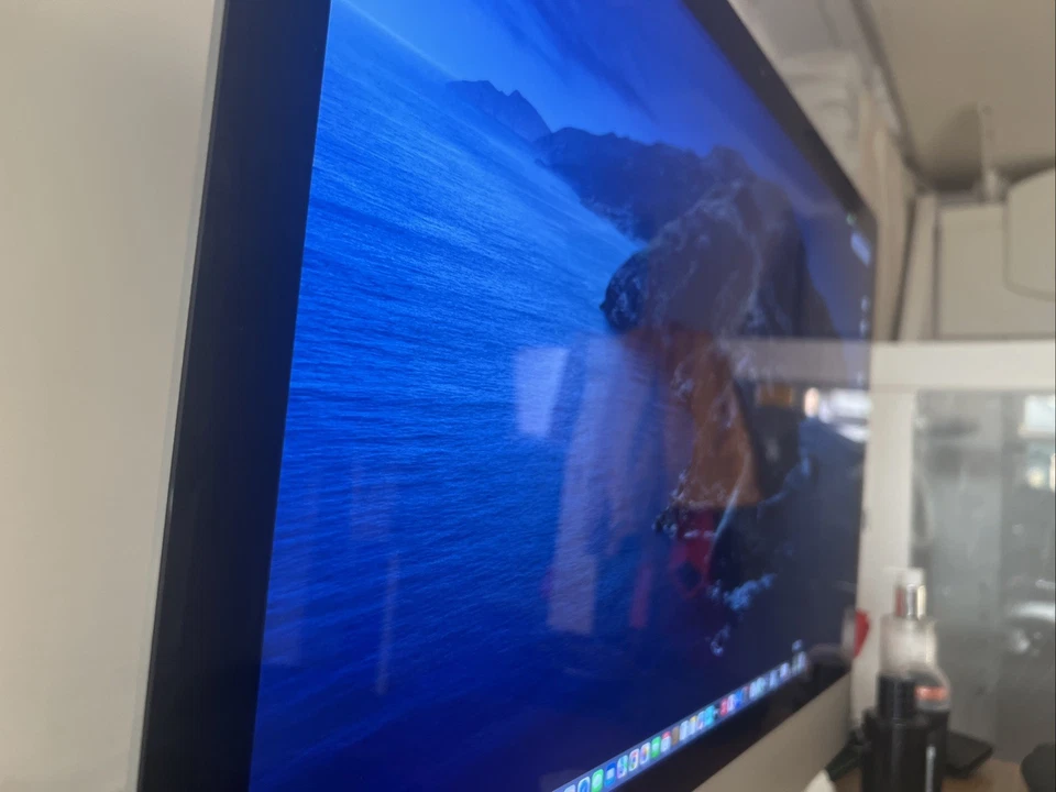 Apple iMac  (2017) 27" Retina 5K, Core i5 , 32Gb RAM, 2tb SSD Radeon Pro 570 4GB - Image 2 of 3