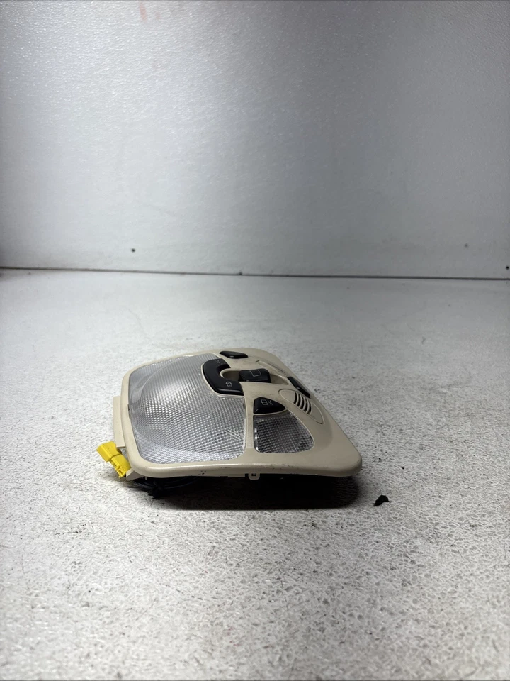 03-05 Mercedes W209 CLK320 CLK55 AMG Luz cúpula de lectura interior superior OEM Foto 3 de 4