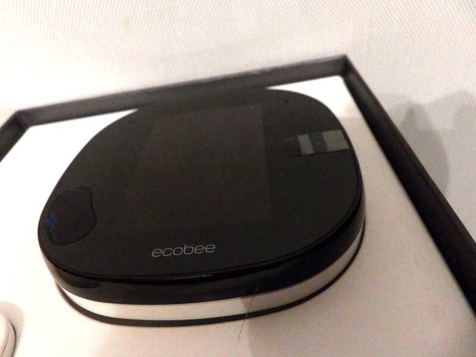 Ecobee Programmable Thermostat 80-00032 Connects to Smart Phone NEW COMPLETE - Image 2 of 4
